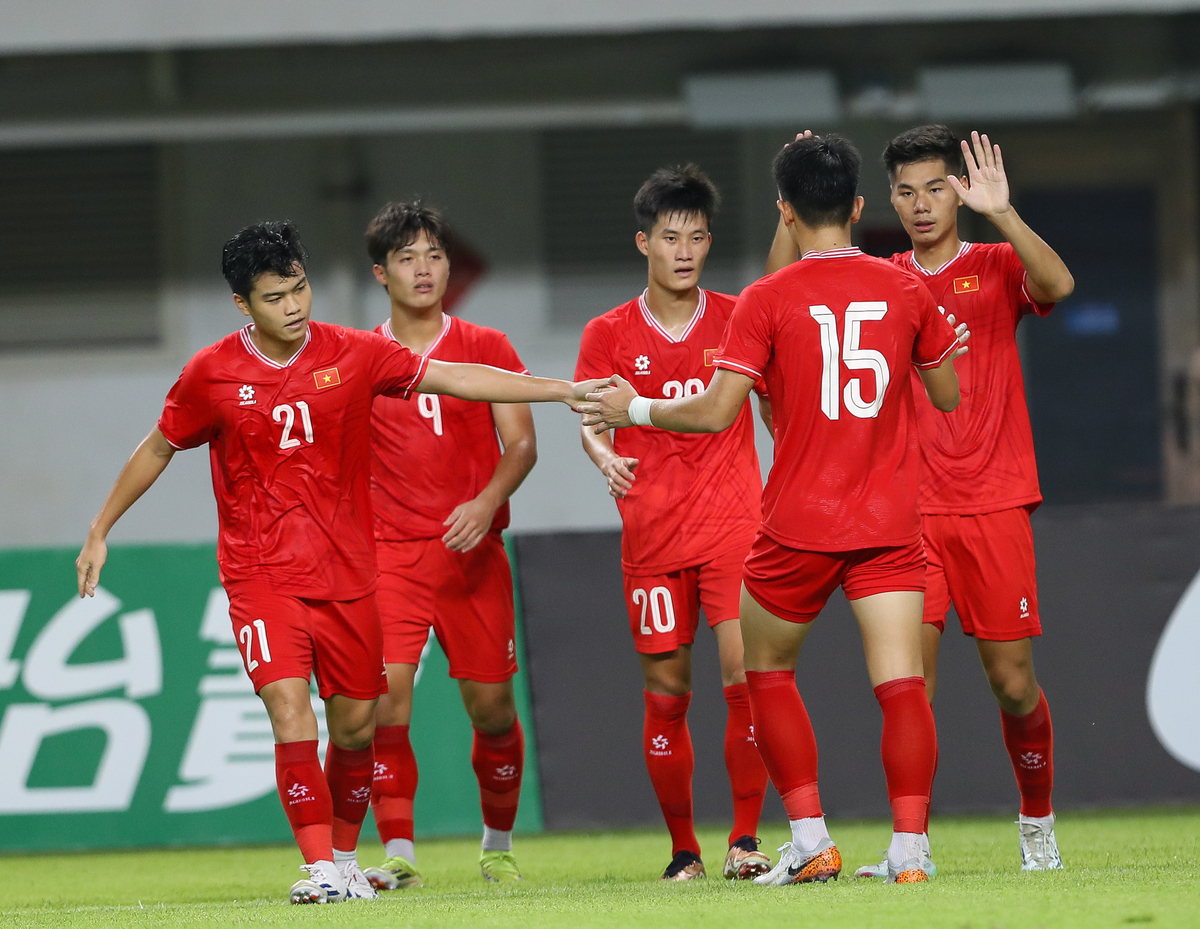 开云体育网页版登录入口赛艇夜战：泰山银狐队逆转嵩山猎隼队，主帅临场妙招球迷期待下一战的简单介绍