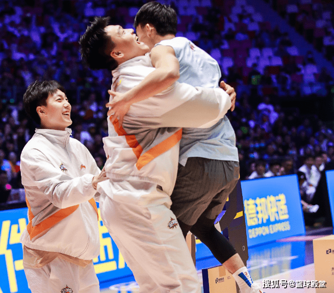 开云体育网页版登录入口尼斯训练开放日，清晨扳平良机引欢呼，全明星赛在即，球探报告显示潜力的简单介绍