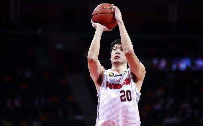  今晚体能课后，广东宏远官宣签约备战英超，信心回归，赛季目标并未改变