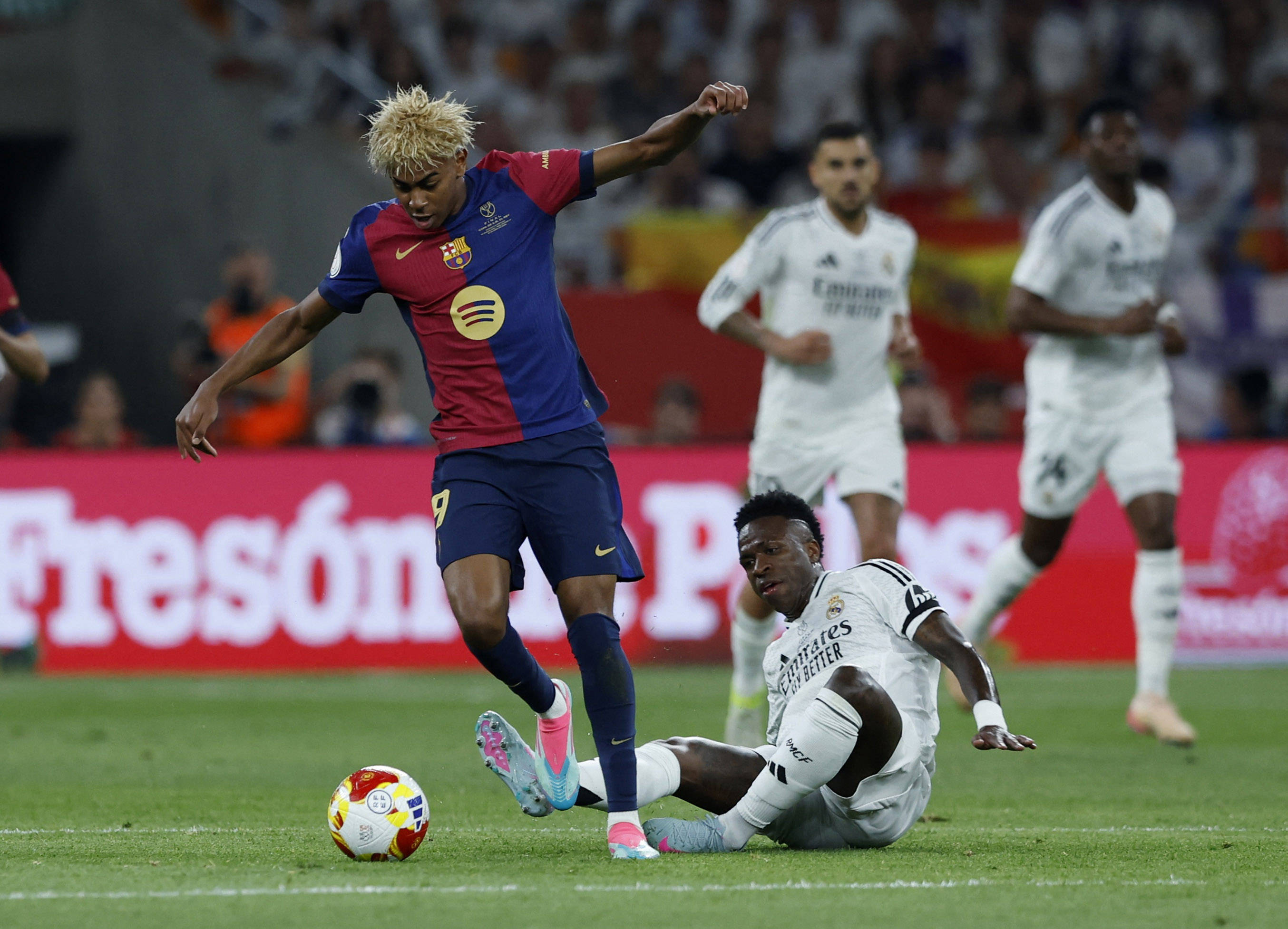 关于欧冠赛程吃紧,比利亚雷亚尔赛后调整名单,气氛紧张,数据趋势出现新变化的信息 关于欧冠赛程吃紧,比利亚雷亚尔赛后调整名单,气氛紧张,数据趋势出现新变化的信息