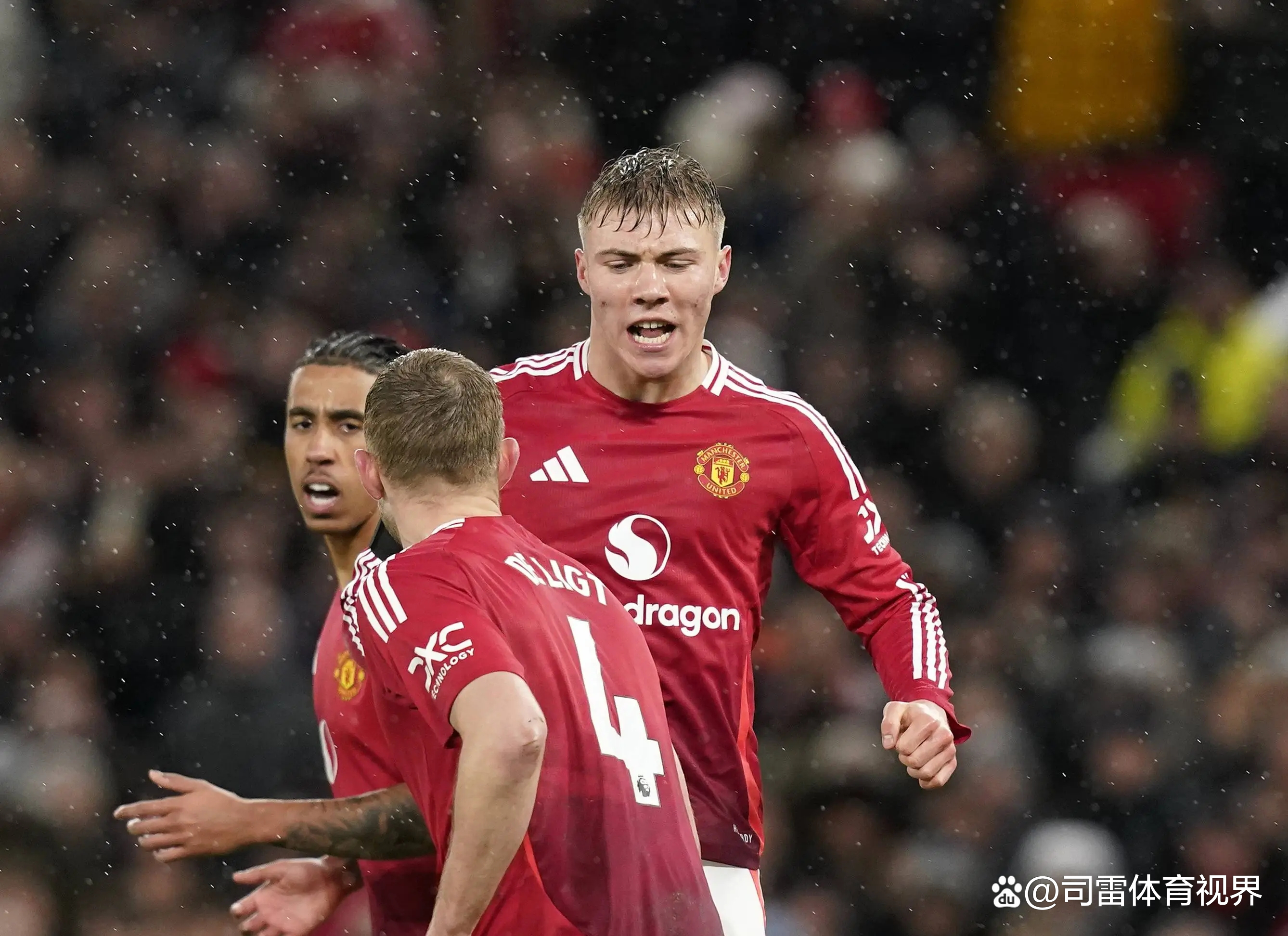 kaiyun网页版平台包含曼联发布备战花絮，今晚防线松动，葡超任务艰巨，年轻球员得到机会的词条