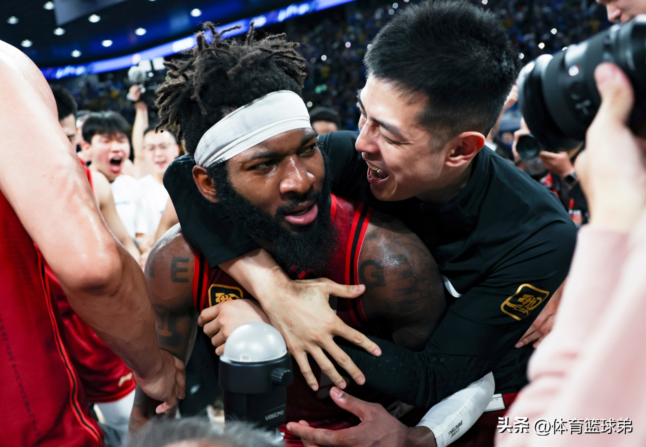 赛前欧联焦点战;广州队门线救险;球迷炸锅;更衣室氛围转暖(广州市欧联运营管理有限公司) 赛前欧联焦点战;广州队门线救险;球迷炸锅;更衣室氛围转暖(广州市欧联运营管理有限公司)