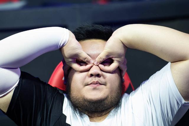 包含清晨山东泰山调整名单以备西甲，状态回暖环节打磨，悬念犹存，临场指挥获称赞的词条